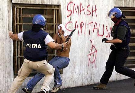 [Turquia] Centenas de anarquistas manifestam-se na principal praça de Istambul
