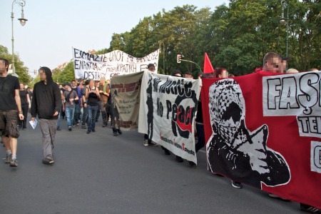 [Alemanha] Manifestantes realizam marcha antifascista em Berlim