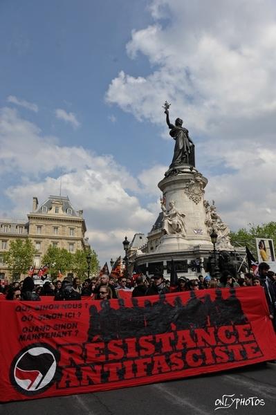 Vídeo mostra polícia grega liberando presos neonazistas e substituindo-os por imigrantes