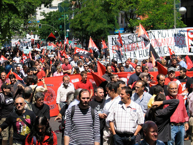 [Espanha] Manifestação da CNT contra os cortes de direitos trabalhistas e sociais