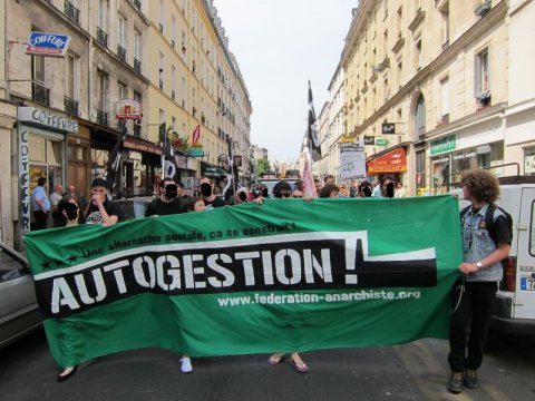 [França] Manifestação pela autogestão nas ruas de Paris